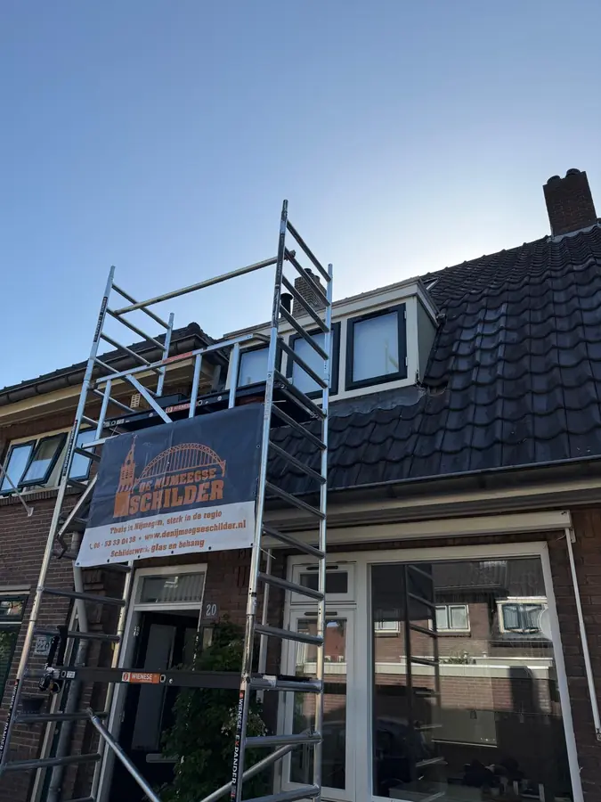 Steiger van De Nijmeegse Schilder tegen een woning in Nijmegen