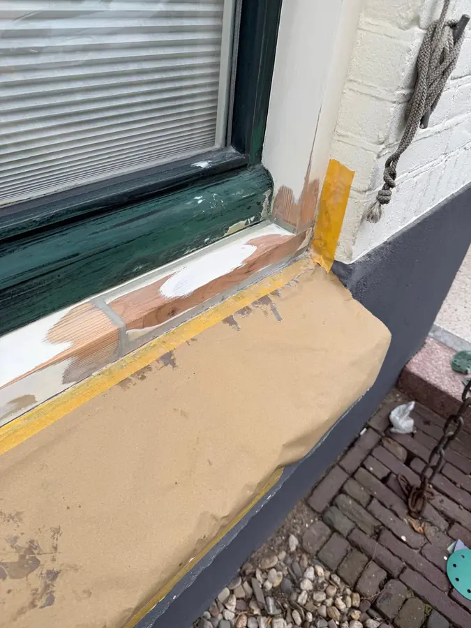 Herstelwerk aan een onderdorpel in uitvoering